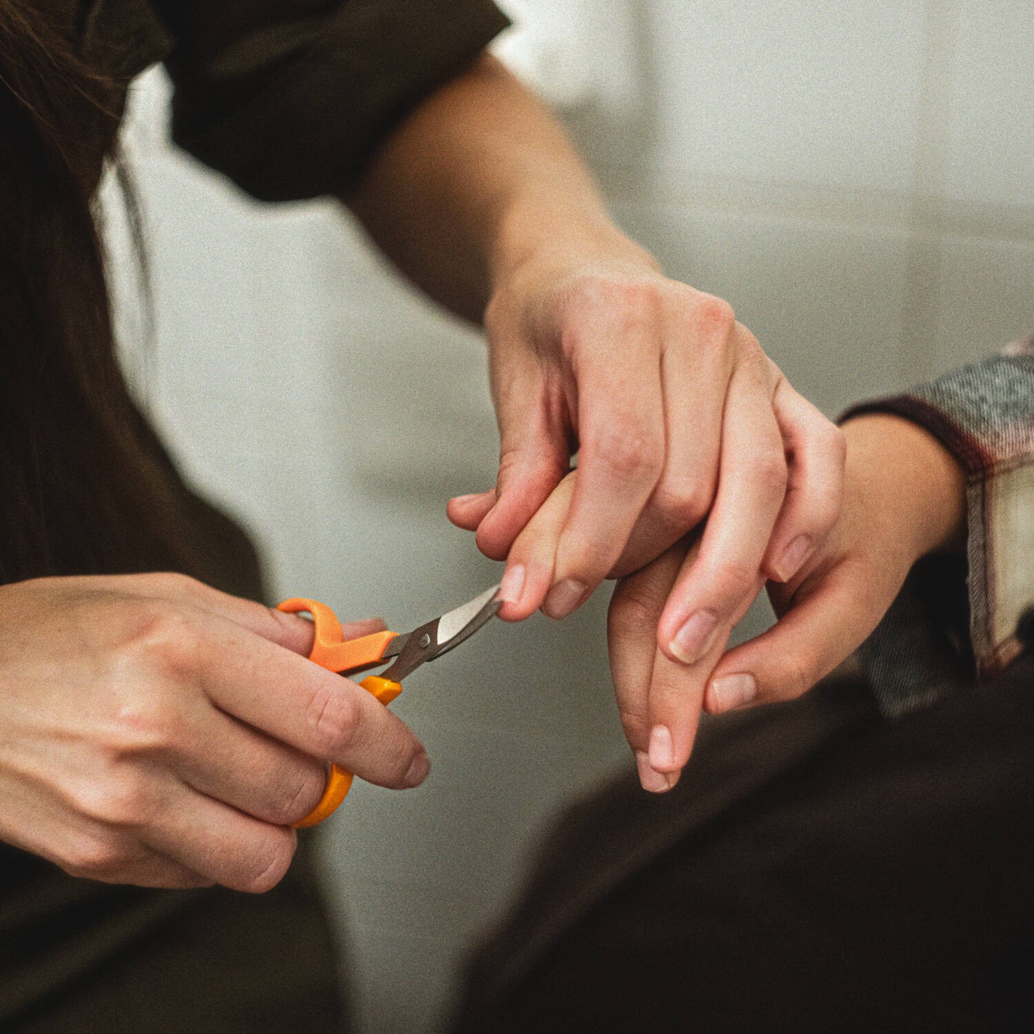 Classic lenktos manikiūro žirklutės 10 cm - Image 6