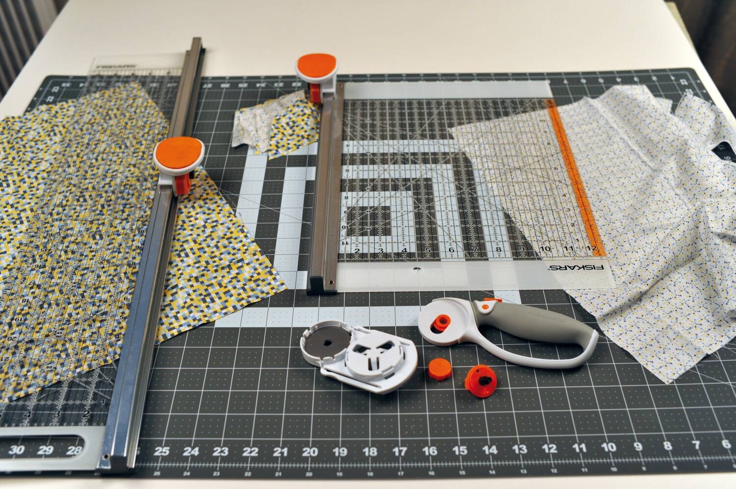 Craft Combo besisukanti pjaustyklė su liniuote 15x61 cm