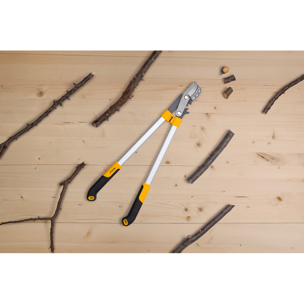 Genėjimo žirklės ilga rankena atraminiais ašmenimis