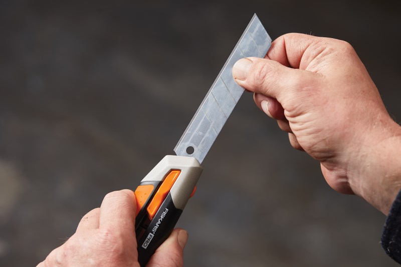 CarbonMax™ peilis laužomais ašmenimis 25mm CarbonMax™ peilis laužomais ašmenimis 25mm