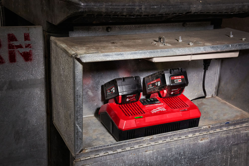 Akumuliatoriaus greitas kroviklis M18 DFC Akumuliatoriaus greitas kroviklis M18 DFC