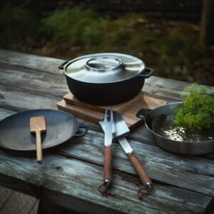 Norden Grill Chef ketaus puodas su nerūdijančio plieno dangčiu (30 cm) Norden Grill Chef ketaus puodas su nerūdijančio plieno dangčiu (30 cm)