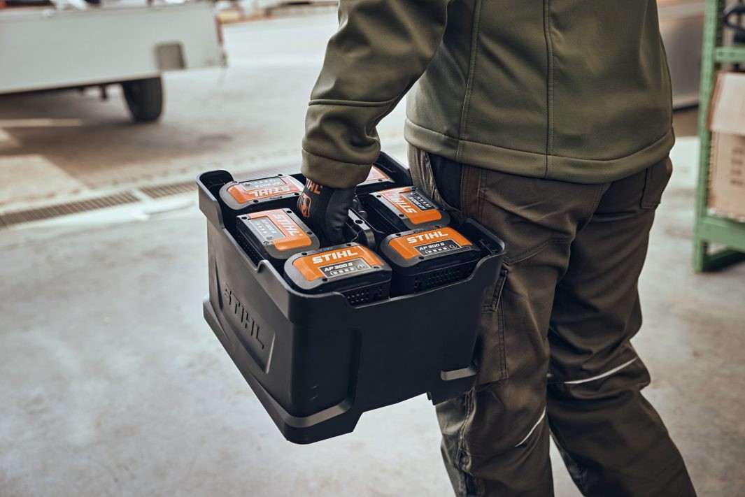 Dėžė STIHL AP akumuliatoriams (6 vnt AP akum.) Dėžė STIHL AP akumuliatoriams (6 vnt AP akum.)