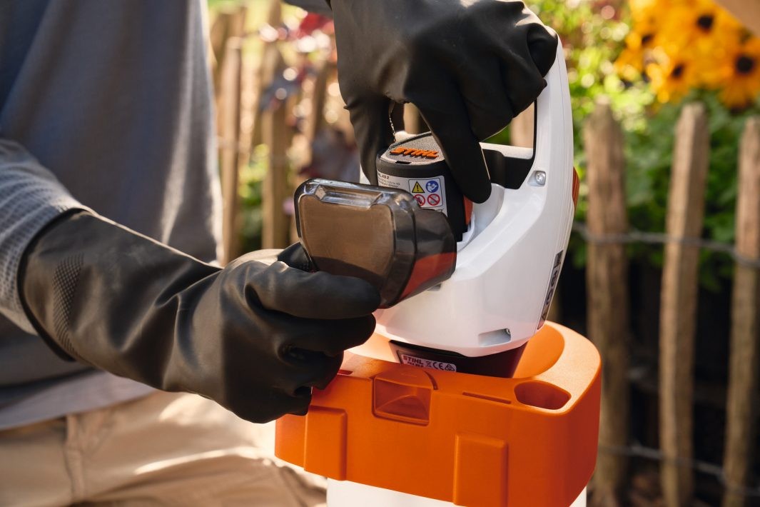 Purkštuvas akumuliatorinis STIHL SGA 30.0 SET (su AS 2 ir AL 1)(komplekte PKA 30) Purkštuvas akumuliatorinis STIHL SGA 30.0 SET (su AS 2 ir AL 1)(komplekte PKA 30)