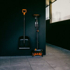 Fiskars eSnowShovel akumuliatorinis sniego kastuvas, 30 cm